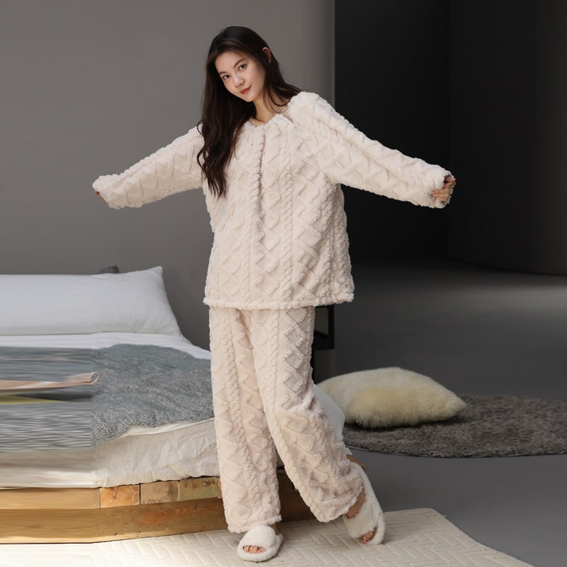 Warm winter loungewear women’s suit soft plush fabric